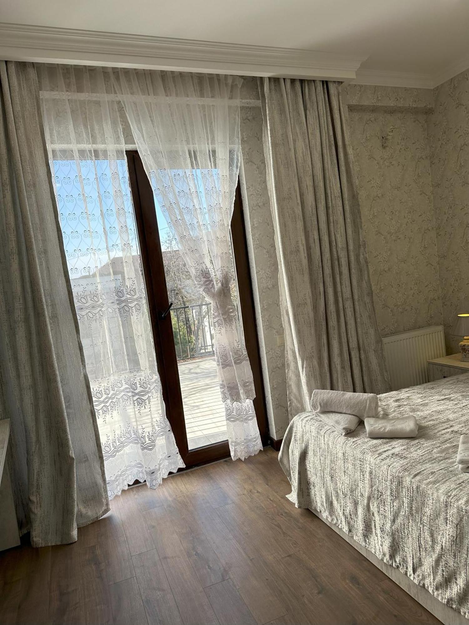 Three Palms Guest House Tiflis Exterior foto