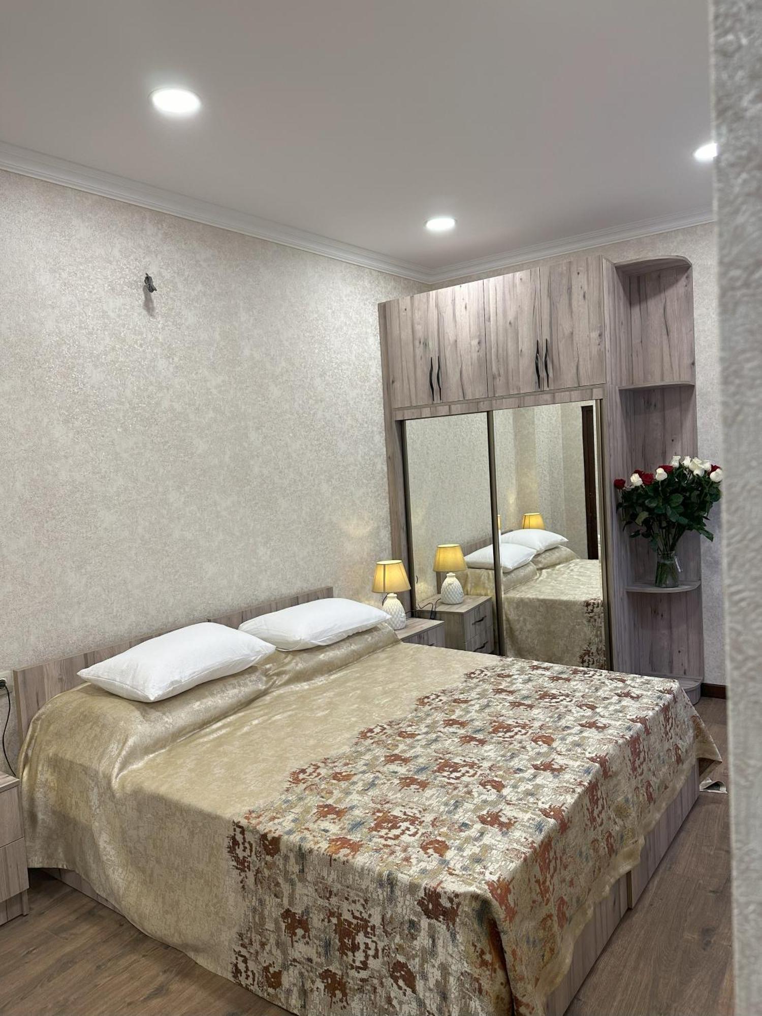 Three Palms Guest House Tiflis Exterior foto