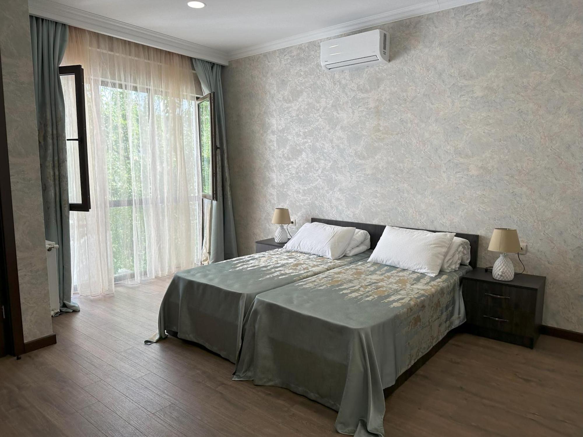 Three Palms Guest House Tiflis Exterior foto
