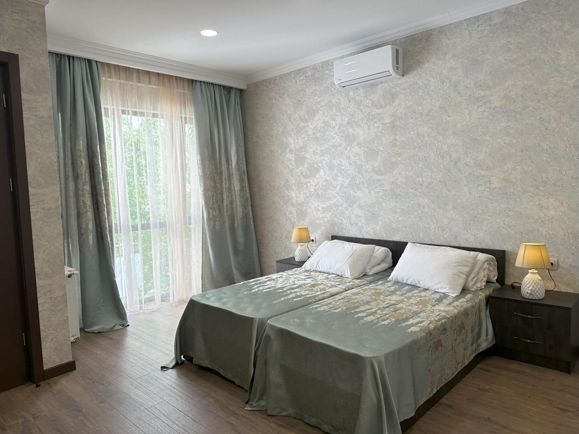 Three Palms Guest House Tiflis Exterior foto